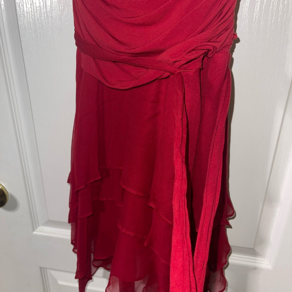 Elegant Red Sleeveless Dress - Picture 2 of 6